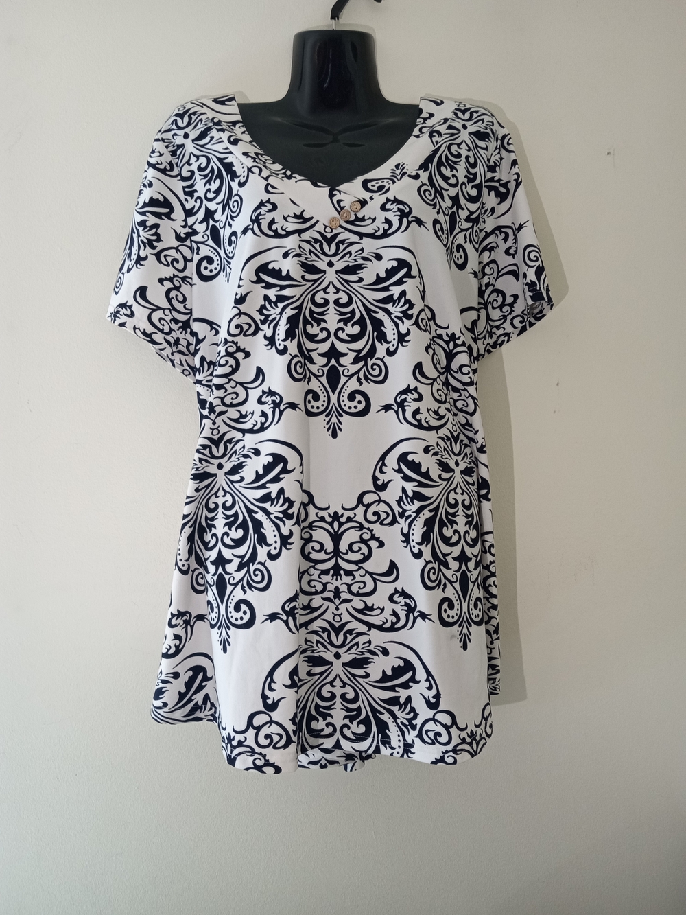 Short Sleeve V-Neck Tunic Tee in White with Black Damask Print